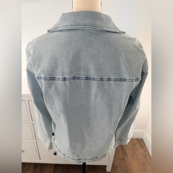 Evereve Light Blue Button Down Shirt - Picture 2 of 3